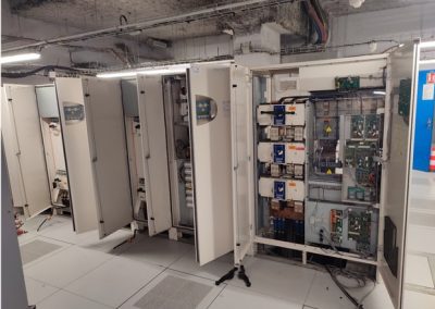 OCR Maintenance Électronique remplace 3 onduleurs SOCOMEC obsolètes par 3 onduleurs RIELLO Master de 160kVA