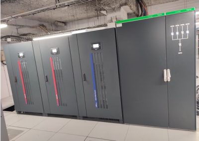 OCR Maintenance Électronique remplace 3 onduleurs SOCOMEC obsolètes par 3 onduleurs RIELLO Master de 160kVA