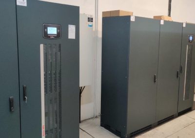 OCR Maintenance Électronique remplace 2 onduleurs Socomec Delphys par 2 onduleurs Riello Master MPT de 160kVA pour une société aéroportuaire