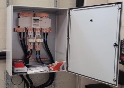 OCR Maintenance Électronique a été missionné par le groupe aéronautique Safran pour installer un onduleur de modèle Riello Master MHT de 500 kVA