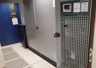 OCR Maintenance Électronique remplace pour un grand groupe d'assurance à La Défense 2 onduleurs SOCOMEC Delphys GP 160 kVA par 2 onduleurs CENTIEL modulaire
