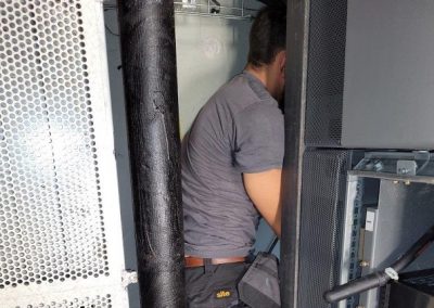 OCR Maintenance Électronique remplace pour un grand groupe d'assurance à La Défense 2 onduleurs SOCOMEC Delphys GP 160 kVA par 2 onduleurs CENTIEL modulaire