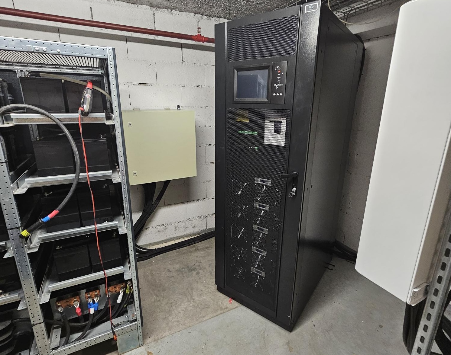 OCR Maintenance Électronique remplace un onduleur chloryde par un onduleur modulaire M-OCR de 160 kVA pour son client industriel évoluant dans l'aéronautique SAFRAN