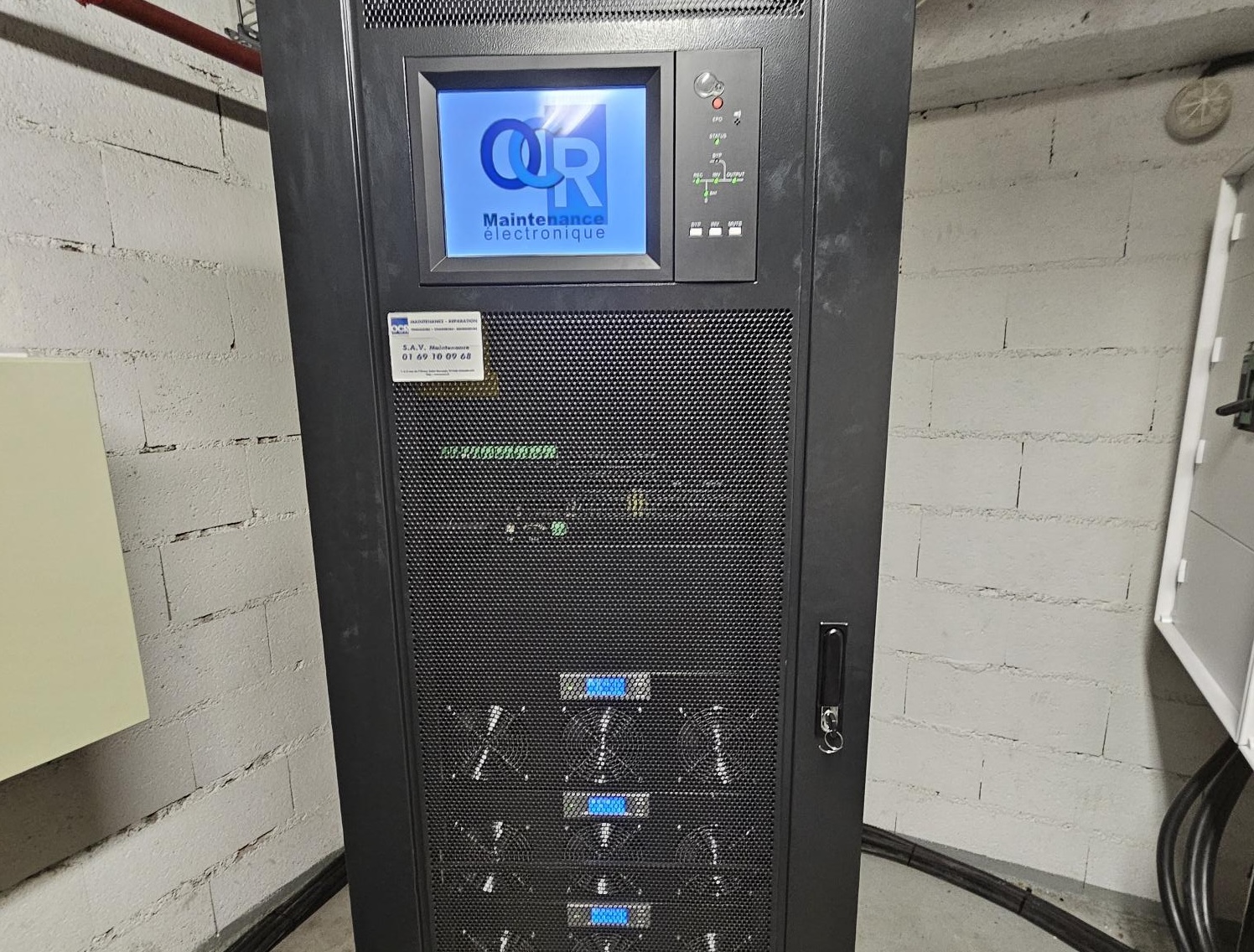 OCR Maintenance Électronique remplace un onduleur chloryde par un onduleur modulaire M-OCR de 160 kVA pour son client industriel évoluant dans l'aéronautique SAFRAN