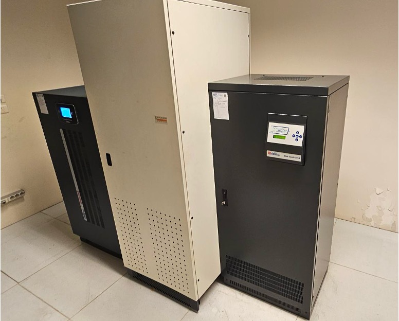 OCR Maintenance Électronique pour son client logisticien remplace 2 onduleurs et 2 transferts de source STS par 2 onduleurs RIELLO Master UPS 60 kVA et 2 transferts de source RIELLO.