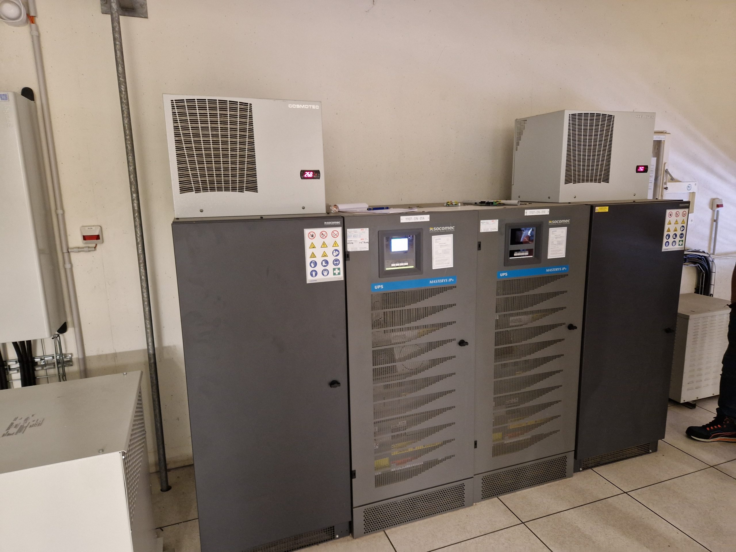 Client gestionnaire Eau - OCR Maintenance Électronique remplace des onduleurs Socomec par 2 nouveaux onduleurs industriel RIELLO Master MP