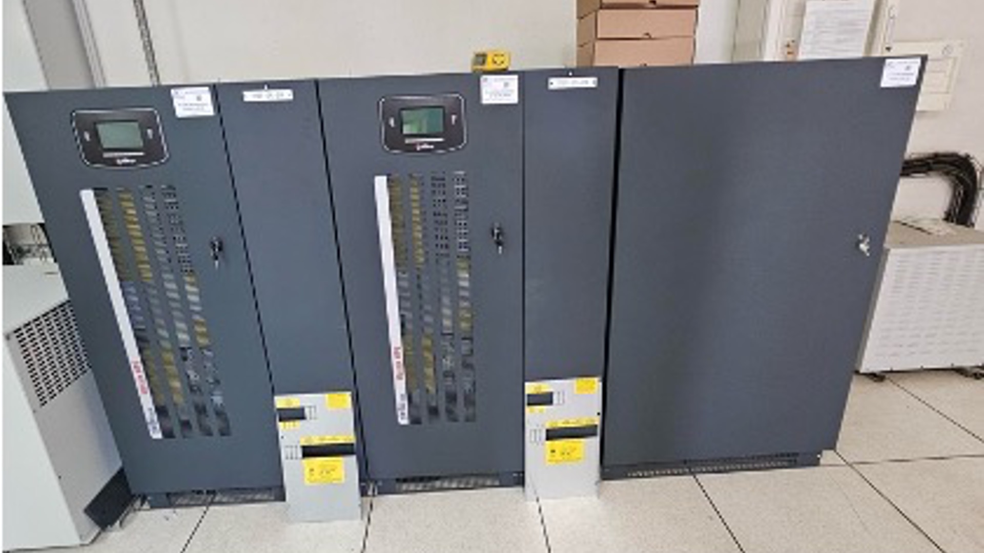 Client gestionnaire Eau - OCR Maintenance Électronique remplace des onduleurs Socomec par 2 nouveaux onduleurs industriel RIELLO Master MP