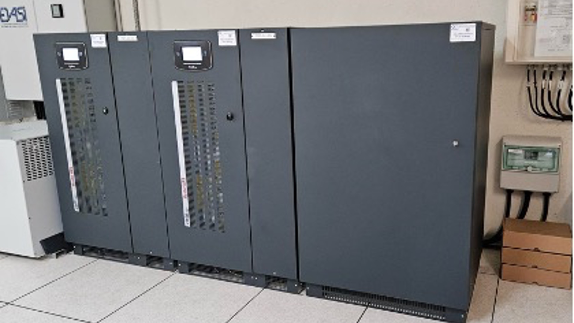 Client gestionnaire Eau - OCR Maintenance Électronique remplace des onduleurs Socomec par 2 nouveaux onduleurs industriel RIELLO Master MP