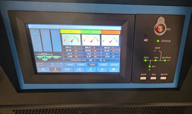 Client Aéronautique en IdF - OCR Maintenance Électronique remplace en urgence un onduleur INVT modulaire de 45 kVA en location courte durée